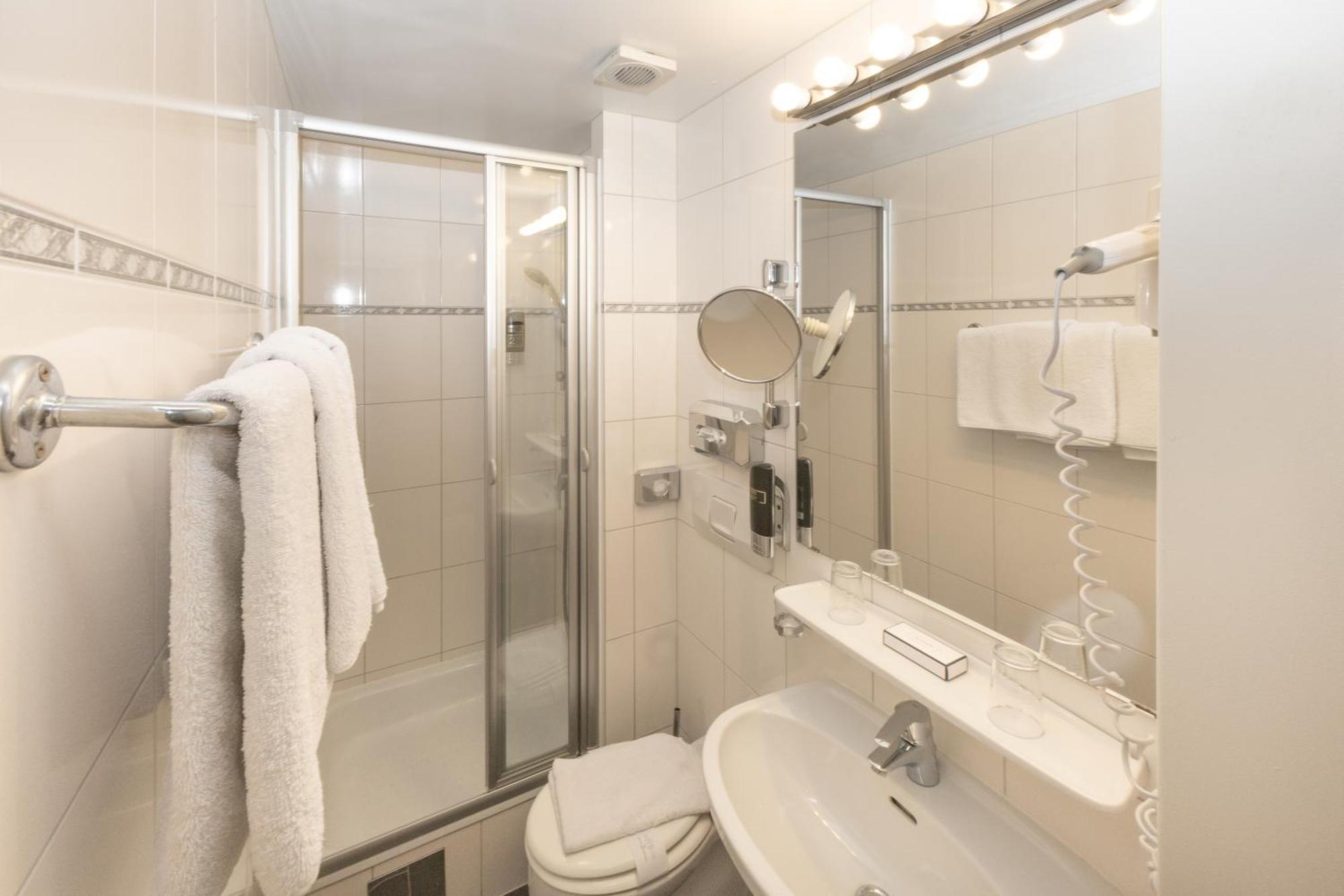 Hotel Viktoria Schoenbrunn Viena Quarto foto