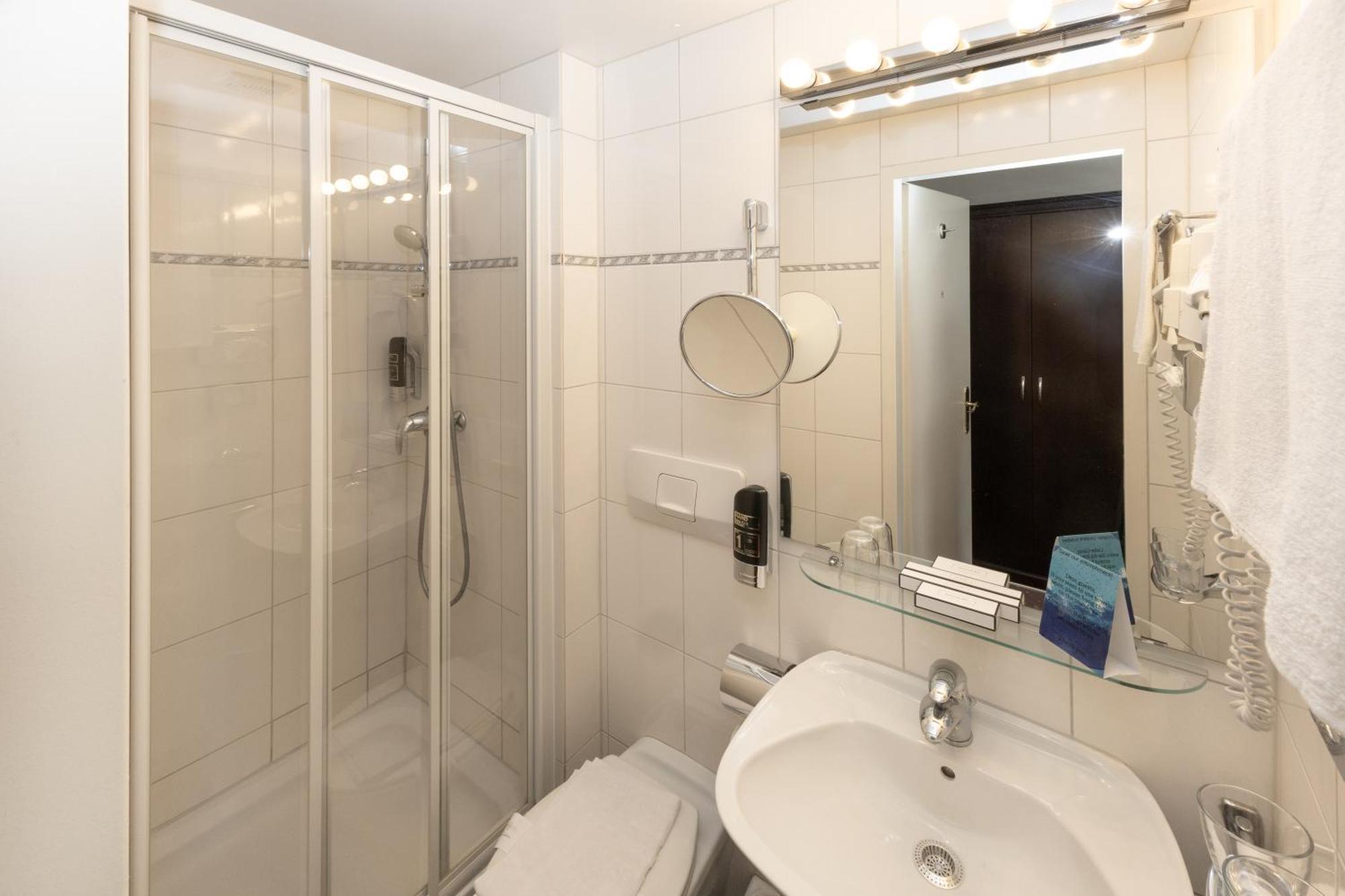 Hotel Viktoria Schoenbrunn Viena Quarto foto